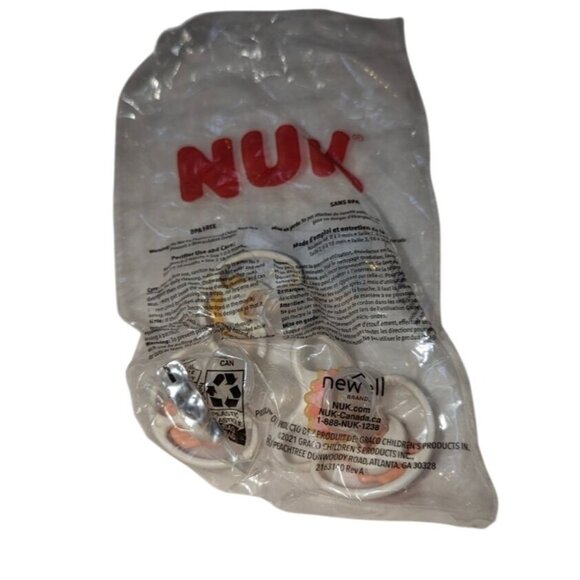 NUK Baby Pacifiers With Cute Fox Design BPA-Free Silicone Nipples 0-6 Months 4-P - Picture 2 of 3